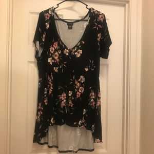 Torrid Hi Low Empire Cut Floral Button Up Tee